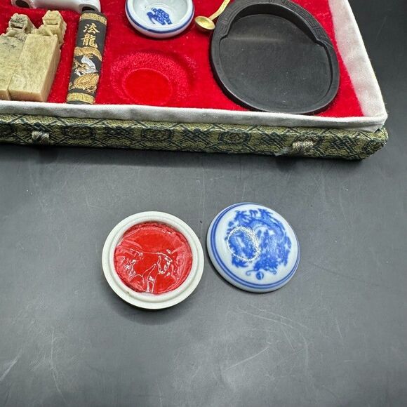 Traditional Chinese Caligraphy Set 8 x 2 x 5 Vintage 1960s Green Box Red inside - Picture 5 of 12